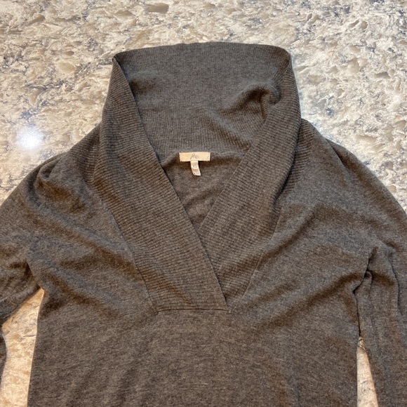 Joie | Collared Cashmere Wool Blend V Neck Cozy Sweater in Gray Size XS - Picture 9 of 15